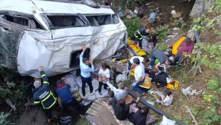 Tokat’ta minibüs kazasında 1 çocuk öldü, 25 kişi yaralandı