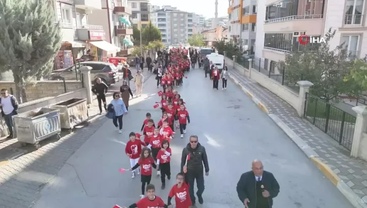 Tokat’ta Miniklerden Cumhuriyet Bayramı Korteji