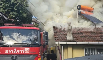 Tokat Niksar’da Yangın: İki Katlı Ev Kül Oldu