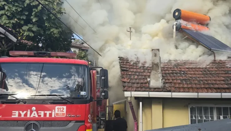 Tokat Niksar’da Yangın: İki Katlı Ev Kül Oldu