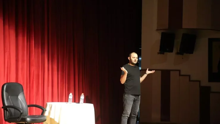 Tokat’ta Cem Eren Öztürk’ten Tek Kişilik Stand Up Gösterisi